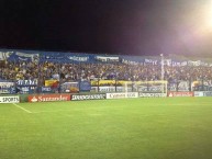 Foto: "En Argentina" Barra: Comandos Azules • Club: Millonarios