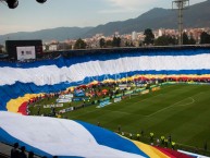 Foto: "Bandera tapa tribuna" Barra: Comandos Azules • Club: Millonarios • País: Colombia