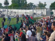 Foto: "Hinchada de Rampla festejando que se salvo del descenso en Jardines del Hipodromo" Barra: La Banda del Camion • Club: Rampla Juniors