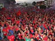 Foto: "Celebrando Títulos" Barra: La Banda del Rojo • Club: Municipal • País: Guatemala