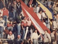 Foto: "La eterna barra vieja" Barra: La Barra del Rojo • Club: Independiente
