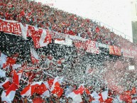 Foto: "Papelitos" Barra: La Barra del Rojo • Club: Independiente