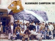 Foto: "Años 80" Barra: La Brava • Club: Alvarado