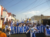 Foto: "Caravana rumbo al estadio" Barra: La Demencia • Club: Celaya