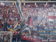 Foto: "Vieja Barra con trapos robados de Rosario Central" Barra: La Hinchada Más Popular • Club: Newell's Old Boys
