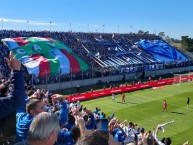Foto: "Velez copando San Nicolas - Copa de la Liga 2024" Barra: La Pandilla de Liniers • Club: Vélez Sarsfield