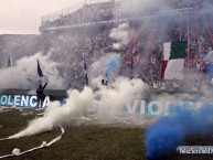 Foto: "recibimiento vs huracan Clausura 2009" Barra: La Pandilla de Liniers • Club: Vélez Sarsfield