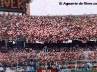 Foto: "Banderas" Barra: Los Borrachos del Tablón • Club: River Plate