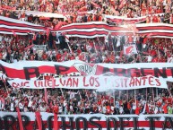 Foto: "Que vuelvan los visitantes" Barra: Los Borrachos del Tablón • Club: River Plate
