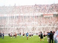 Foto: "Recibimiento en La Bombonera" Barra: Los Borrachos del Tablón • Club: River Plate • País: Argentina