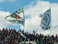 Foto: "Banderas en alto" Barra: Los Panzers • Club: Santiago Wanderers