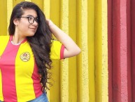 Hincha - Tribunera - Chica - Fanatica de la Barra: Armagedón • Club: Aucas • País: Ecuador