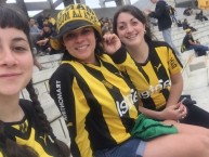 Hincha - Tribunera - Chica - Fanatica de la Barra: Barra Amsterdam • Club: Peñarol • País: Uruguay