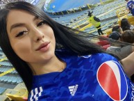 Hincha - Tribunera - Chica - "@dannironcancio" Fanatica de la Barra: Blue Rain • Club: Millonarios • País: Colombia