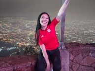 Hincha - Tribunera - Chica - Fanatica de la Barra: Disturbio Rojo Bogotá • Club: América de Cáli • País: Colombia