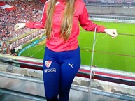 Hincha - Tribunera - Chica - Fanatica de la Barra: La Barra del Rojo • Club: Independiente • País: Argentina