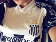 Hincha - Tribunera - Chica - Fanatica de la Barra: La Fiel • Club: Talleres • País: Argentina