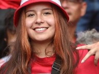 Hincha - Tribunera - Chica - Fanatica de la Barra: La Guardia Albi Roja Sur • Club: Independiente Santa Fe • País: Colombia