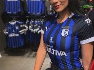 Hincha - Tribunera - Chica - Fanatica de la Barra: La Resistencia Albiazul • Club: Querétaro