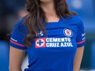 Hincha - Tribunera - Chica - "https://www.instagram.com/antonia.azul/?hl=es-la" Fanatica de la Barra: La Sangre Azul • Club: Cruz Azul