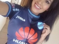 Hincha - Tribunera - Chica - Fanatica de la Barra: La Vieja Escuela • Club: Bolívar • País: Bolívia