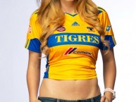 Hincha - Tribunera - Chica - Fanatica de la Barra: Libres y Lokos • Club: Tigres • País: México