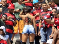 Hincha - Tribunera - Chica - Fanatica de la Barra: Nação 12 • Club: Flamengo