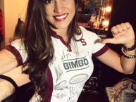 Hincha - Tribunera - Chica - Fanatica de la Barra: Ultra Morada • Club: Saprissa • País: Costa Rica