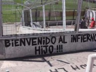 Mural - Graffiti - Pintada - "Bienvenido al infierno... Hijo!!! Sector visita Estadio Monumental" Mural de la Barra: Garra Blanca • Club: Colo-Colo