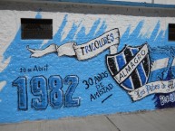 Mural - Graffiti - Pintadas - "Referente a amistad con CADU" Mural de la Barra: La Banda Tricolor • Club: Almagro • País: Argentina