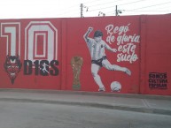 Mural - Graffiti - Pintada - Mural de la Barra: La Barra del Rojo • Club: Independiente