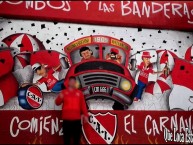 Mural - Graffiti - Pintadas - "Con los bombos y las banderas ya comienza el carnaval" Mural de la Barra: La Barra del Rojo • Club: Independiente • País: Argentina