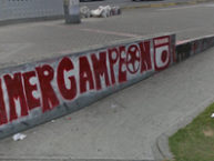 Mural - Graffiti - Pintadas - "Banderas- Kennedy" Mural de la Barra: La Guardia Albi Roja Sur • Club: Independiente Santa Fe • País: Colombia