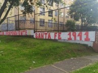 Mural - Graffiti - Pintadas - "Club Independiente Santa Fe." Mural de la Barra: La Guardia Albi Roja Sur • Club: Independiente Santa Fe • País: Colombia