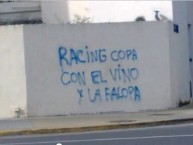 Mural - Graffiti - Pintadas - "Racing copa con el vino y la falopa" Mural de la Barra: La Guardia Imperial • Club: Racing Club • País: Argentina