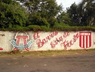 Mural - Graffiti - Pintadas - "El barrio esta de fiesta" Mural de la Barra: Los Leales • Club: Estudiantes de La Plata • País: Argentina