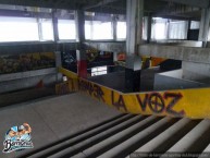 Mural - Graffiti - Pintadas - "Vamos a romper la voz" Mural de la Barra: Sur Oscura • Club: Barcelona Sporting Club • País: Ecuador