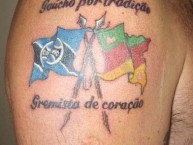 Tattoo - Tatuaje - tatuagem - "Gaúcho por tradição, gremista de coração," Tatuaje de la Barra: Geral do Grêmio • Club: Grêmio • País: Brasil