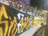 Trapo - Bandeira - Faixa - Telón - "SIE7ECU4TRO y mas en la p... capital" Trapo de la Barra: Avalancha Sur • Club: Deportivo Táchira