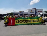 Trapo - Bandeira - Faixa - Telón - "LEOPARDOS SOMOS" Trapo de la Barra: Fortaleza Leoparda Sur • Club: Atlético Bucaramanga • País: Colombia