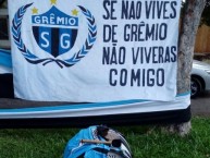 Trapo - Bandeira - Faixa - Telón - "SE NÃƒO VIVES DE GRÃŠMIO NÃƒO VIVERÃS COMIGO" Trapo de la Barra: Geral do Grêmio • Club: Grêmio