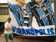 Trapo - Bandeira - Faixa - Telón - "GEROMEL E KANNEMANN - VERANÓPOLIS" Trapo de la Barra: Geral do Grêmio • Club: Grêmio