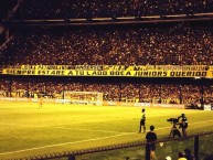 Trapo - Bandeira - Faixa - Telón - "Siempre estaré a tu lado, Boca Juniors querido" Trapo de la Barra: La 12 • Club: Boca Juniors