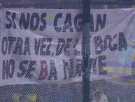Trapo - Bandeira - Faixa - Telón - "Si nos cagan otra vez, de La Boca no se va nadie" Trapo de la Barra: La 12 • Club: Boca Juniors