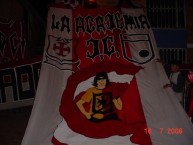 Trapo - Bandeira - Faixa - Telón - "La Academia D.C Bosa." Trapo de la Barra: La Guardia Albi Roja Sur • Club: Independiente Santa Fe