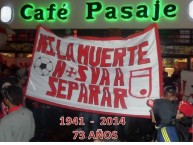 Trapo - Bandeira - Faixa - Telón - "NI LA MUERTE NOS VA A SEPARAR." Trapo de la Barra: La Guardia Albi Roja Sur • Club: Independiente Santa Fe • País: Colombia