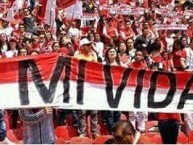 Trapo - Bandeira - Faixa - Telón - "Eres mi vida entera" Trapo de la Barra: La Guardia Albi Roja Sur • Club: Independiente Santa Fe • País: Colombia