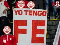 Trapo - Bandeira - Faixa - Telón - "YO TENGO FÉ." Trapo de la Barra: La Guardia Albi Roja Sur • Club: Independiente Santa Fe • País: Colombia
