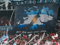 Trapo - Bandeira - Faixa - Telón - "TERRITORIO ARGENTINO, RIVER NO OLVIDA" Trapo de la Barra: Los Borrachos del Tablón • Club: River Plate