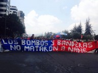 Trapo - Bandeira - Faixa - Telón - "los bombos y las banderas no mataron a nadie" Trapo de la Barra: Mafia Azul Grana • Club: Deportivo Quito